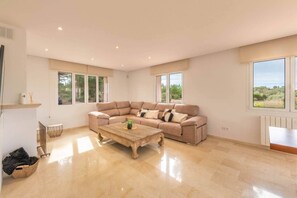 Smart TV, fireplace - Vacation villa with pool (S'Aranjassa)