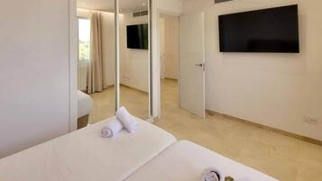 4 chambres, fer et planche à repasser, lit parapluie, Wi-Fi gratuit