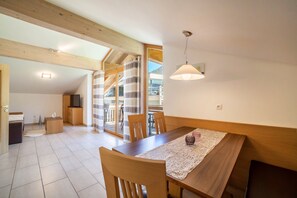 Dining - Apartment "Edelweiß" with Slope Access, Private Terrace & Wi-Fi (Pfelders)