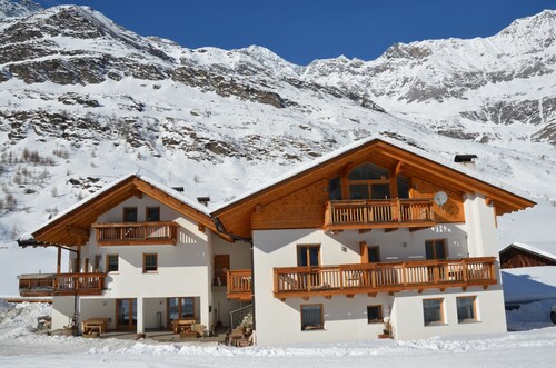 Apartment Pfelders with Mountain View, Terraces & Wi-Fi