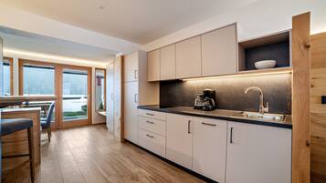 Fridge, stovetop, dishwasher, coffee/tea maker