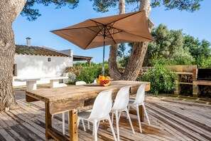 تناول الطعام بالخارج