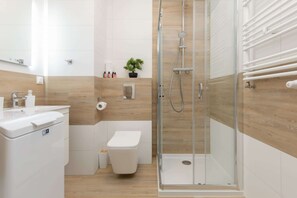 Shower, hair dryer, towels, shampoo