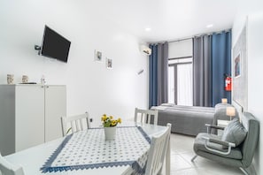 1 camera, ferro/asse da stiro, Wi-Fi gratuito, lenzuola