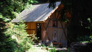 A rustic cabin with a sloped roof, wooden walls, and a small porch. - Eichernhof Apartment Kirschblüte – Delicious Vital Breakfast and Dinner Available on Request (Verano)