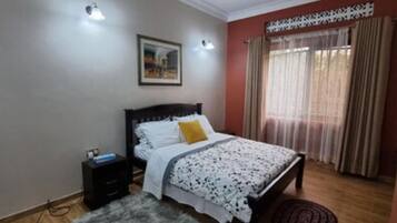 Bureau, espace de travail pour ordinateur portable