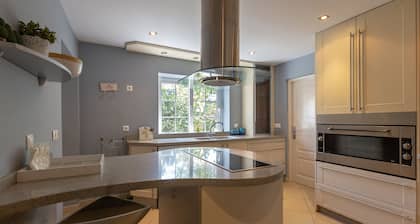 Villa 'Del Sol - Entre Tu y Yo' with Sea View, Heated Pool, 3 Terraces & Wi-Fi