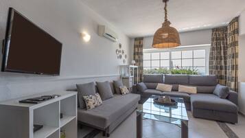 Fernseher, Kamin, DVD-Player, Tischtennisplatte