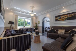 TV, fireplace, DVD player, ping pong