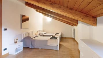 2 bedrooms, iron/ironing board, free WiFi, bed sheets