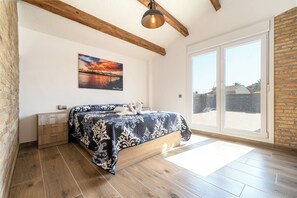 3 bedrooms, iron/ironing board, free WiFi, bed sheets - Holiday Home Casa rural Maño with Shared Pool and Garden (Deltebre)