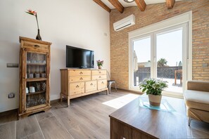 TV - Holiday Home Casa rural Maño with Shared Pool and Garden (Deltebre)