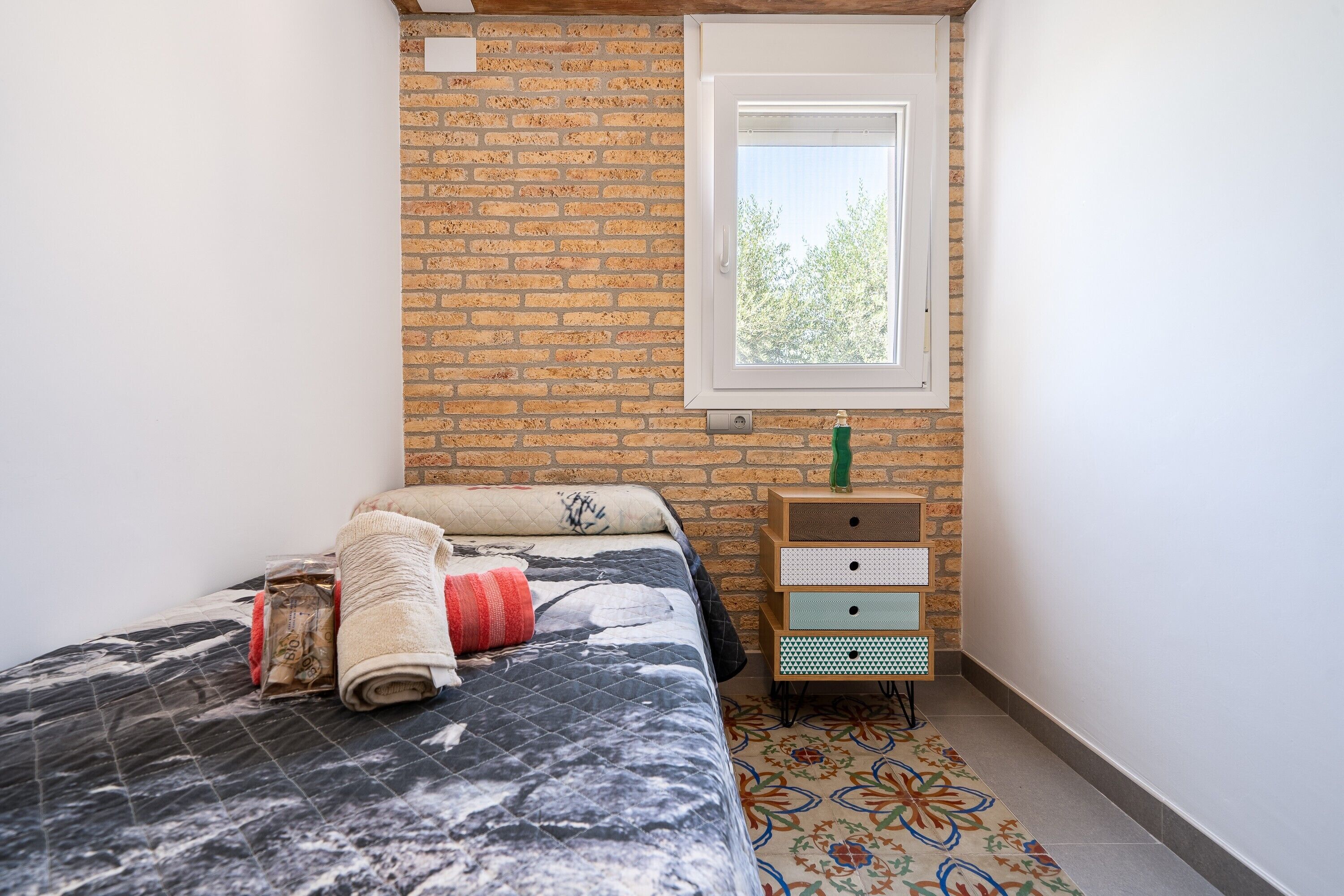 3 slaapkamers, een strijkplank/strijkijzer, gratis wifi, beddengoed