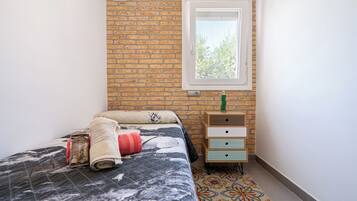 3 dormitorios, tabla de planchar con plancha, wifi gratis y ropa de cama