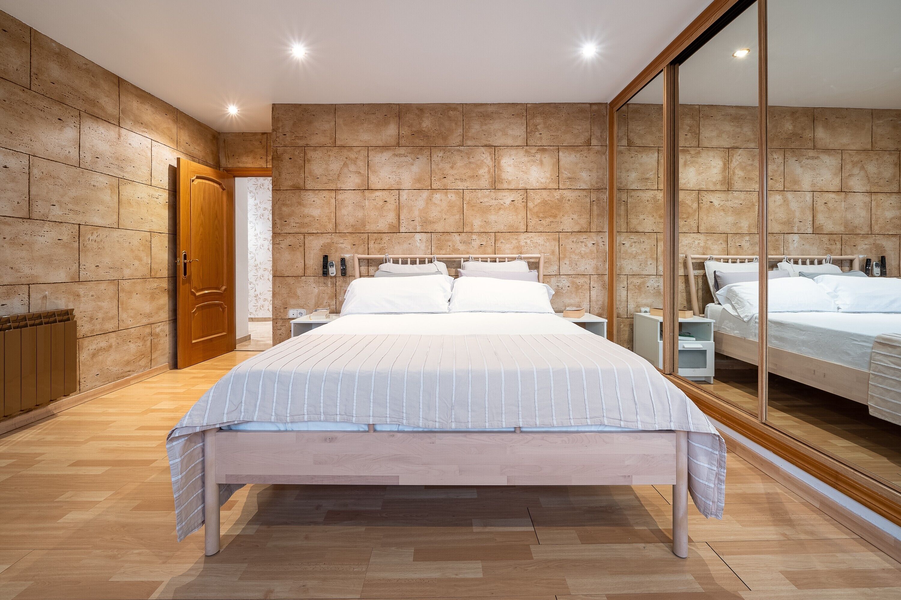 5 chambres, fer et planche à repasser, Wi-Fi gratuit, draps fournis