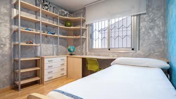 5 bedrooms, iron/ironing board, free WiFi, bed sheets
