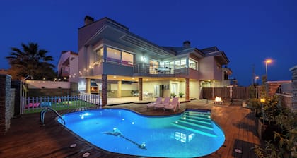 Villa "Luxury Rock TIRRI" with Private Pool, Covered Terrace and Wi-Fi