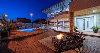 Villa "Luxury Rock TIRRI" avec piscine privée, terrasse couverte et Wi-Fi