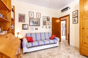 Flat-screen TV - GuestHost - Bella Vista Apartment with balcony SEA VIEW (Otranto)