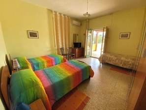 2 bedrooms, WiFi, bed sheets - The Bougainvillea with panoramic terrace (Calabria)