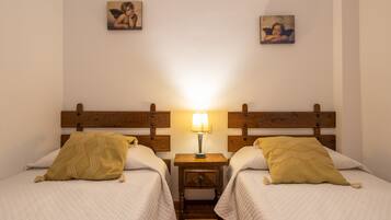 2 chambres, fer et planche à repasser, Wi-Fi gratuit, draps fournis