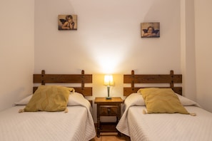 2 dormitorios, tabla de planchar con plancha, wifi gratis y ropa de cama