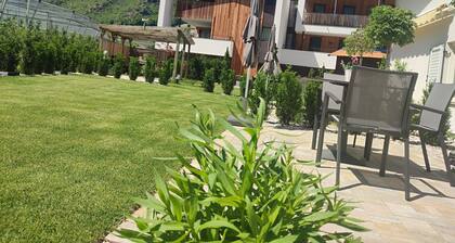 Apartment "Waalhof Ferienwohnung Gala" with Mountain View, Shared Garden & Wi-Fi