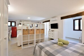 1 habitación, tabla de planchar con plancha, wifi gratis y ropa de cama 