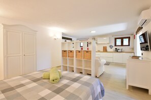 1 bedroom, iron/ironing board, free WiFi, bed sheets - Holiday Home "Loft Pina" with Wi-Fi, Garden & Terrace (Arbatax)