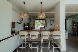 Interior - Villa Ryx with Pool, Sea View, Wi-Fi, and Air Conditioning (Grimaud)