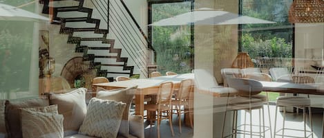 Fernseher, Videospiele, Tischtennisplatte