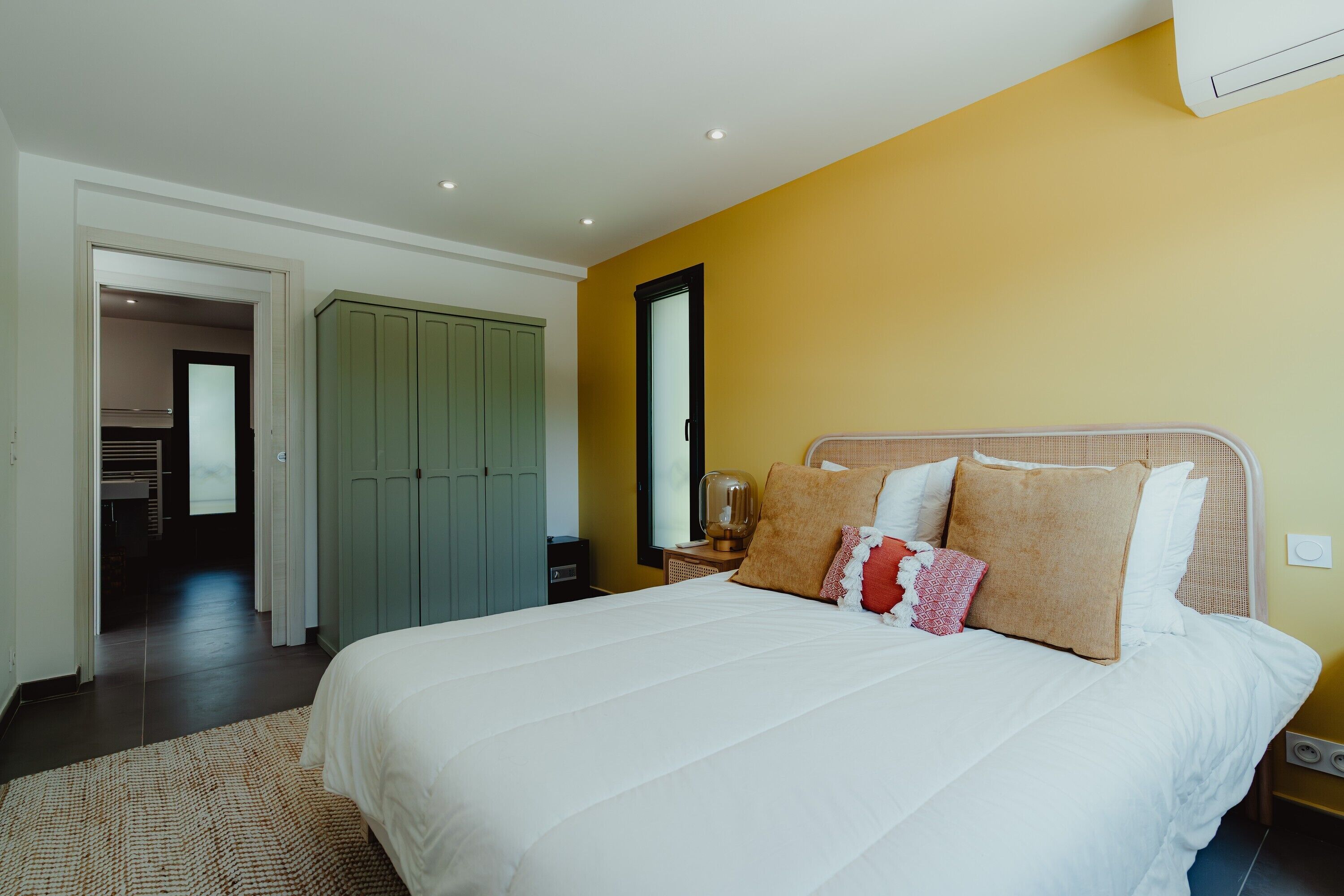 8 bedrooms, iron/ironing board, free WiFi, bed sheets