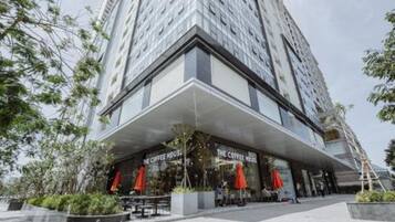 Vista frontal de la propiedad