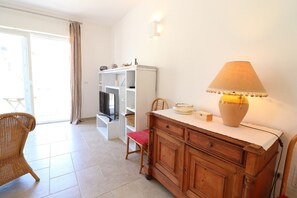 Interior - Casa Paola Otranto Apartment with Sea View, Balcony and Air Conditioning (otranto)