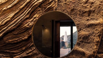 Executive-værelse | Pengeskab på værelset, lydisolering, gratis Wi-Fi, sengetøj