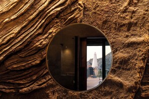 行政客房 | 客房內保險箱、隔音、免費無線上網、床單