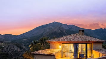 Signature kamer | Een kluis op de kamer, geluiddichte muren, gratis wifi, beddengoed