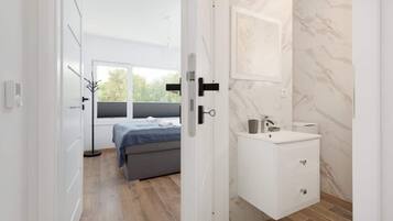 2 makuuhuonetta, silitysrauta/-lauta, Wi-Fi, vuodevaatteet