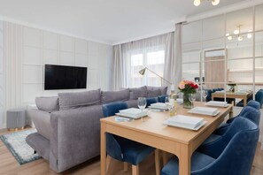 Dining - Spacious Apartment for 8 persons | Terrace | Parking (Kolobrzeg)