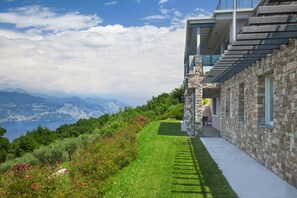 Property grounds - Villa GEMMMA with Private Pool (Torri del Benaco)