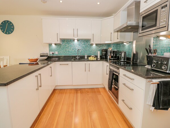 Kochgeschirr/Geschirr/Besteck