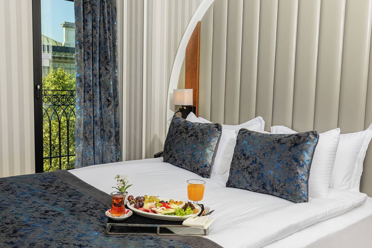Standard Double Room | ميني بار ومكتب ومساحة عمل للكمبيوتر المحمول وتجهيزات عازلة للصوت