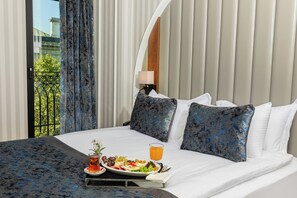 Minibar, décoration personnalisée, bureau