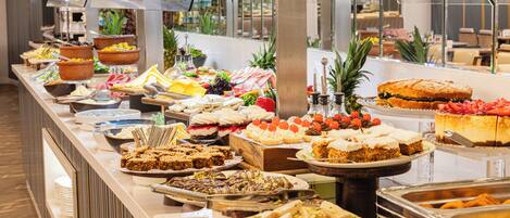 Free daily buffet breakfast