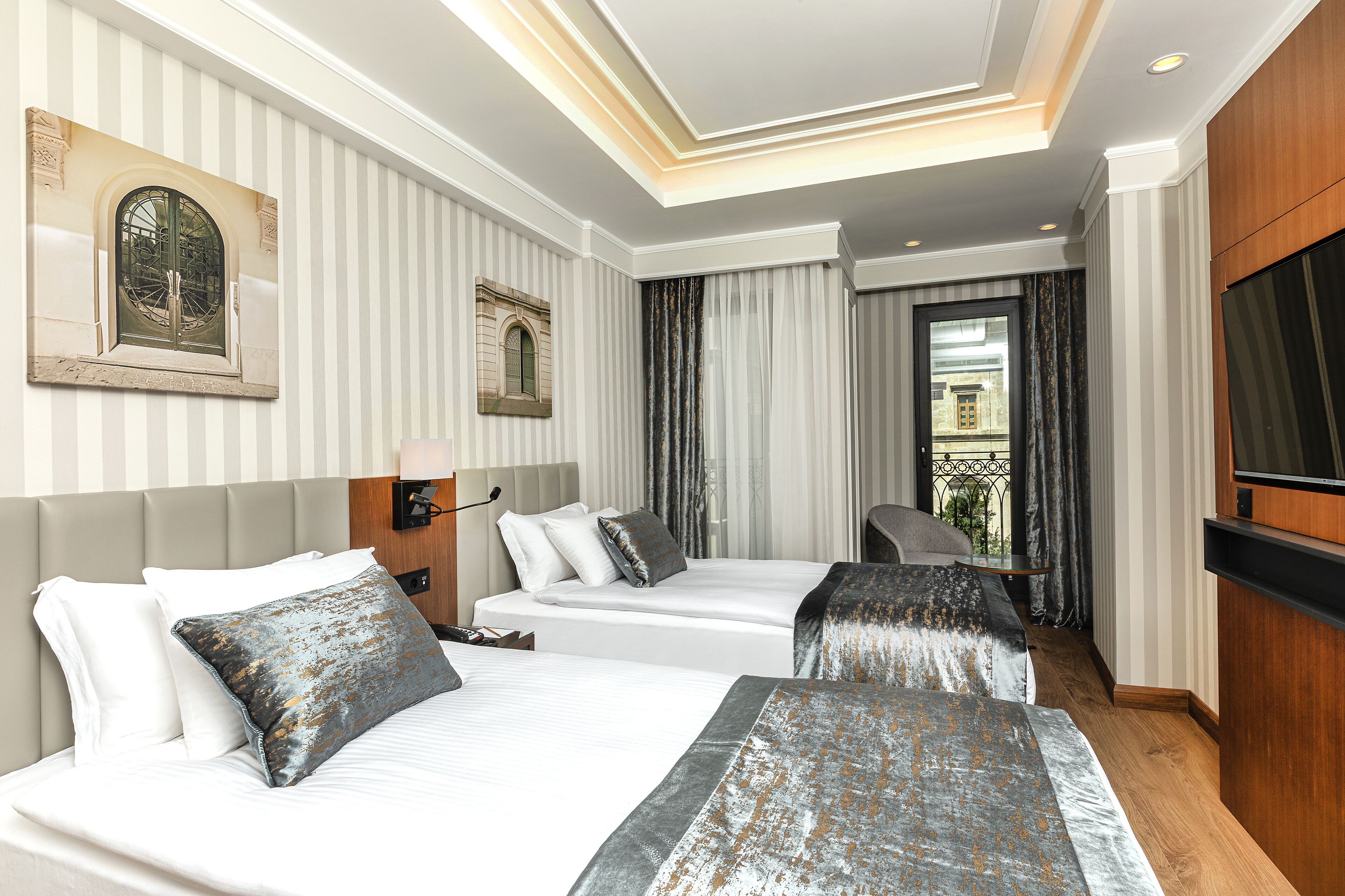 Standard Twin Room | Minibar, individually decorated, desk, laptop workspace