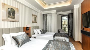Standard Twin Room | Minibar, decoración personalizada y escritorio