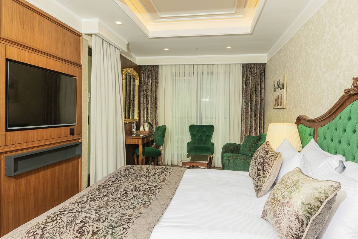 Deluxe Double Room | ميني بار ومكتب ومساحة عمل للكمبيوتر المحمول وتجهيزات عازلة للصوت