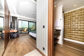 Minibar, décoration personnalisée, bureau