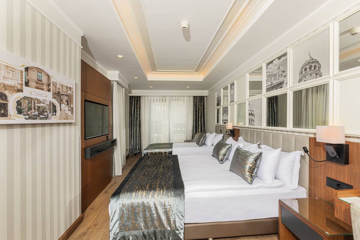 Triple Family Room | ميني بار ومكتب ومساحة عمل للكمبيوتر المحمول وتجهيزات عازلة للصوت