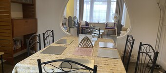 Renovated 4-bed Home - Sleeps 9 - Parking - Spa